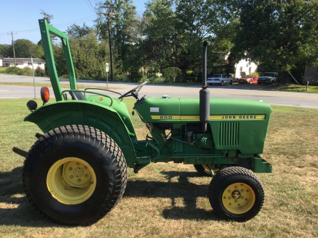 Nice John Deere 850 2WD Tractor with Only 1683 Hours