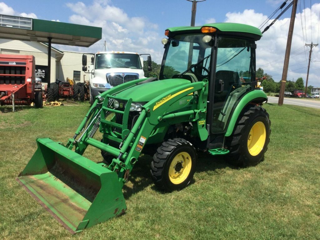 Very Nice John Deere 3320 4X4 Cab Loader Tractor with Only 418 Hours