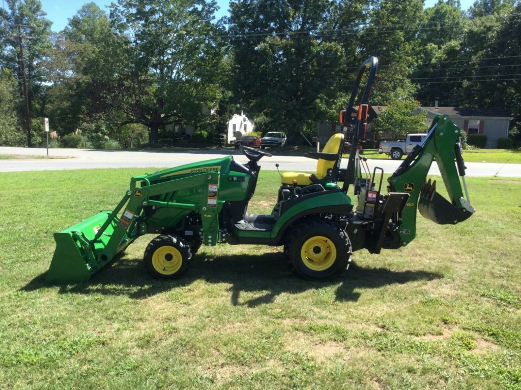 Very Nice John Deere 1025R 4X4 Loader Backhoe Tractor with Only 150 Hours