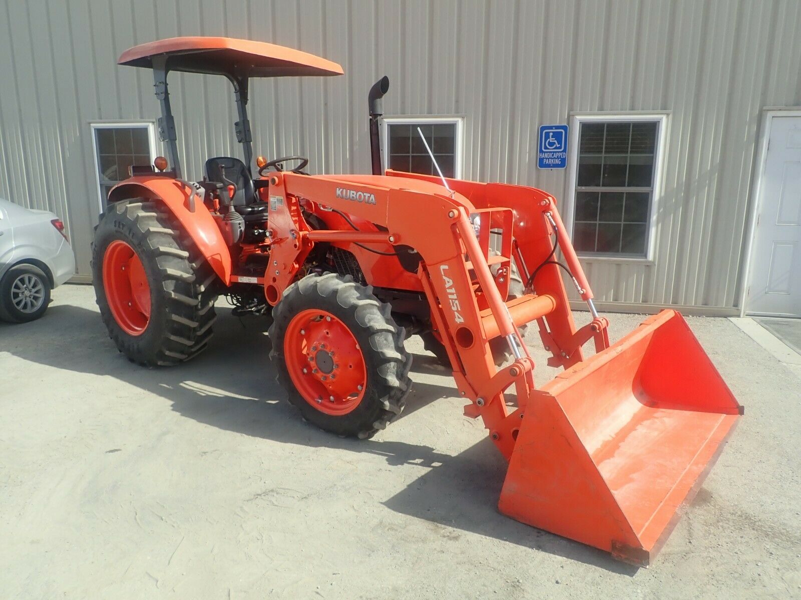 2013 KUBOTA M6060 TRACTOR - Used Tractors For Sale