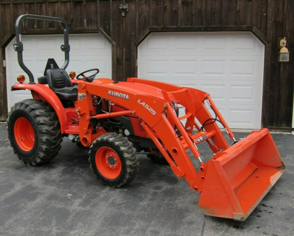 KUBOTA L2501 TRACTOR WITH