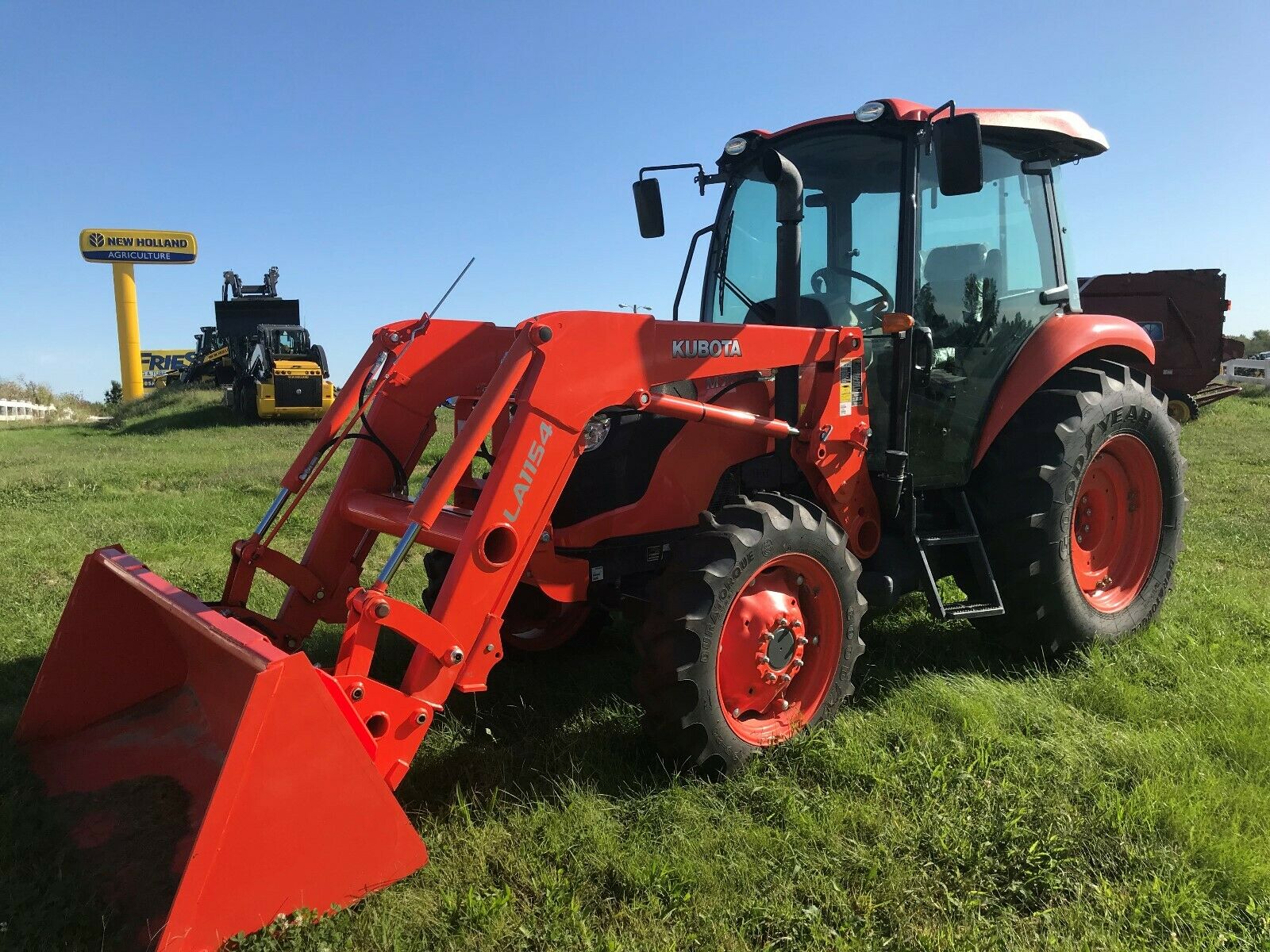 kubota-m7060-4wd-utility-used-tractors-for-sale